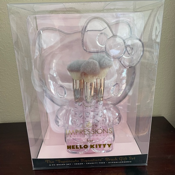 New Impressions x Hello Kitty Make Up Brush Set